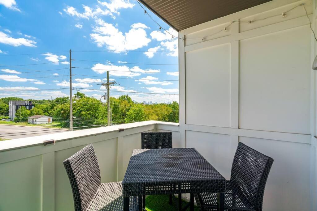King Bed, Balcony, Covered Patio & Firepit! 8 Minutes From Broadway Нэшвилл Экстерьер фото