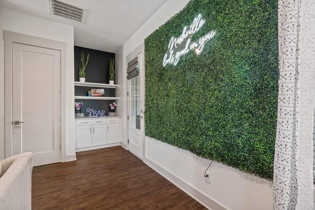 King Bed, Balcony, Covered Patio & Firepit! 8 Minutes From Broadway Нэшвилл Экстерьер фото