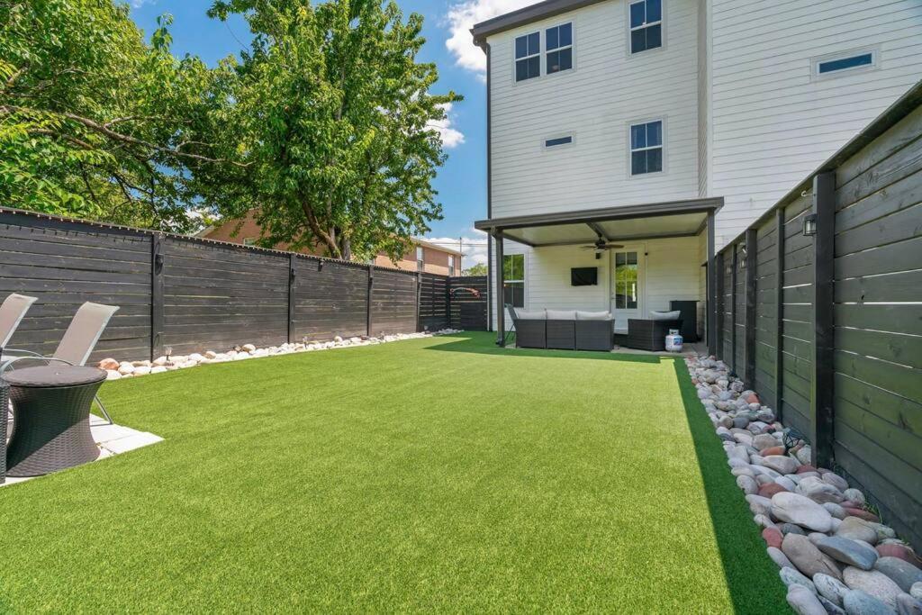 King Bed, Balcony, Covered Patio & Firepit! 8 Minutes From Broadway Нэшвилл Экстерьер фото