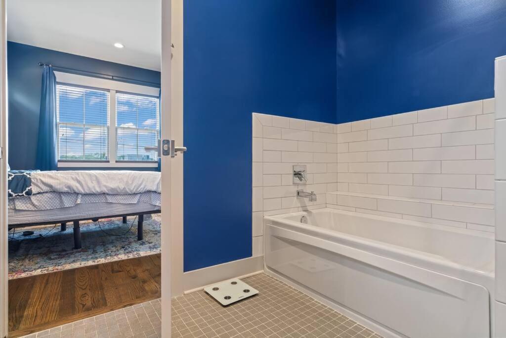 King Bed, Balcony, Covered Patio & Firepit! 8 Minutes From Broadway Нэшвилл Экстерьер фото
